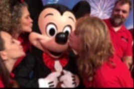 Micky Maus 90. Geburtstag - 2000-reisen gratuliert