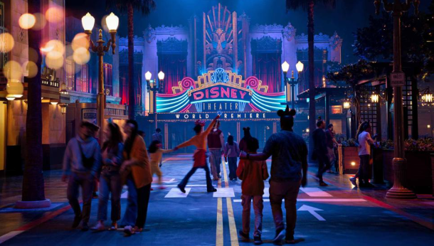 World Premiere Plaza (früher 'Studio 1') — Hollywood-Glamour am Park-Eingang