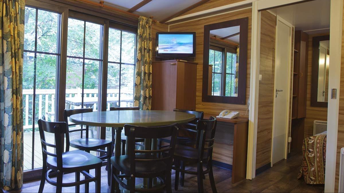 Davy Crockett Ranch — Essplatz im Bungalow