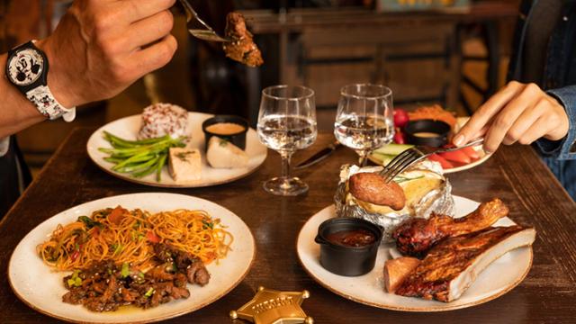 Chuckwagon Café — Buffet-Bereich