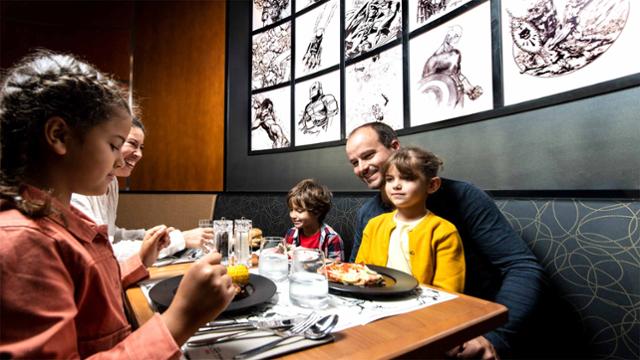 Downtown Restaurant — Buffet-Auslage