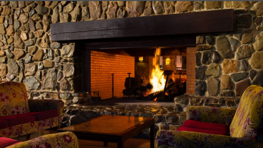 Sequoia Lodge — Kamin in der Hauptlobby