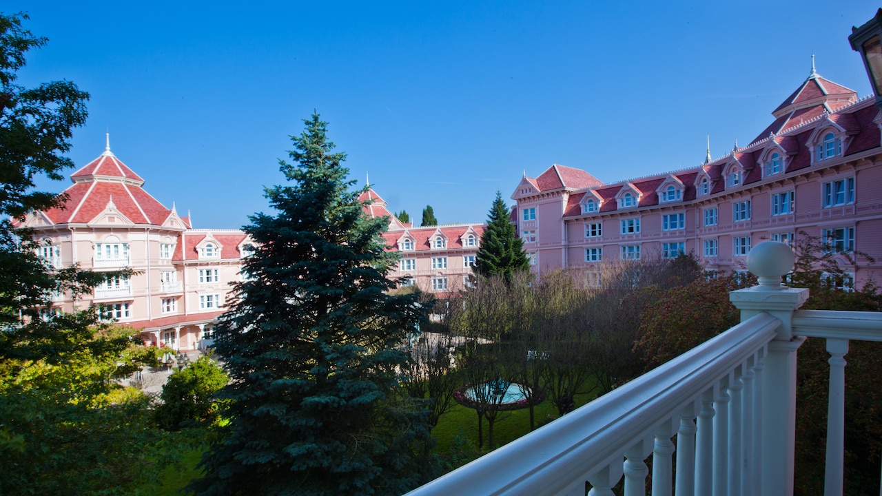 Disneyland Hotel – Aussenansicht