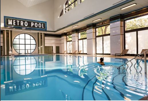 Disneys Hotel New York - The Art of Marvel – Schwimmbad